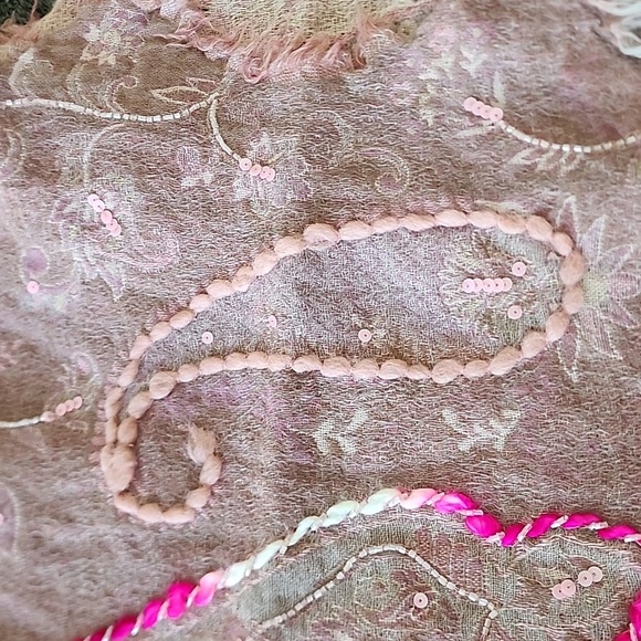 Scarf (New) - Picture 7 of 10